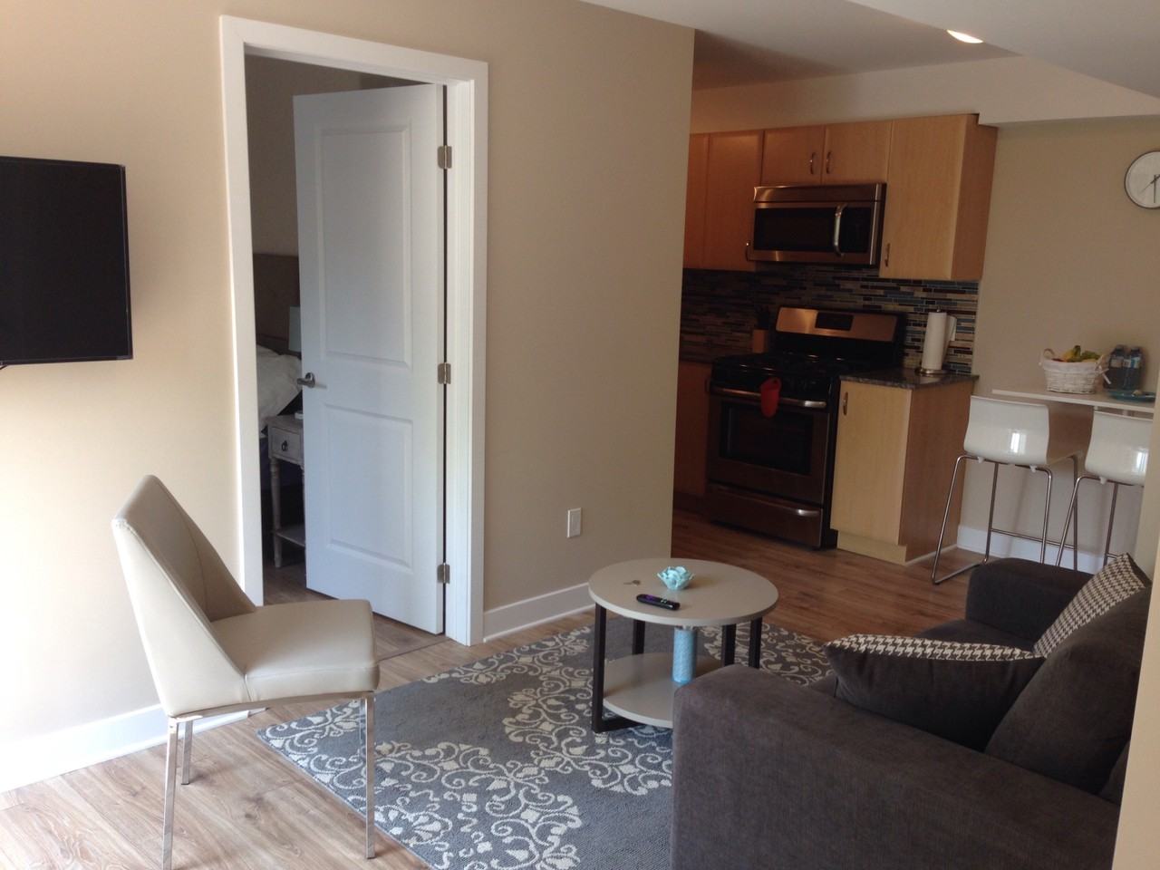455 Green Ave - Photo 6 of 9
