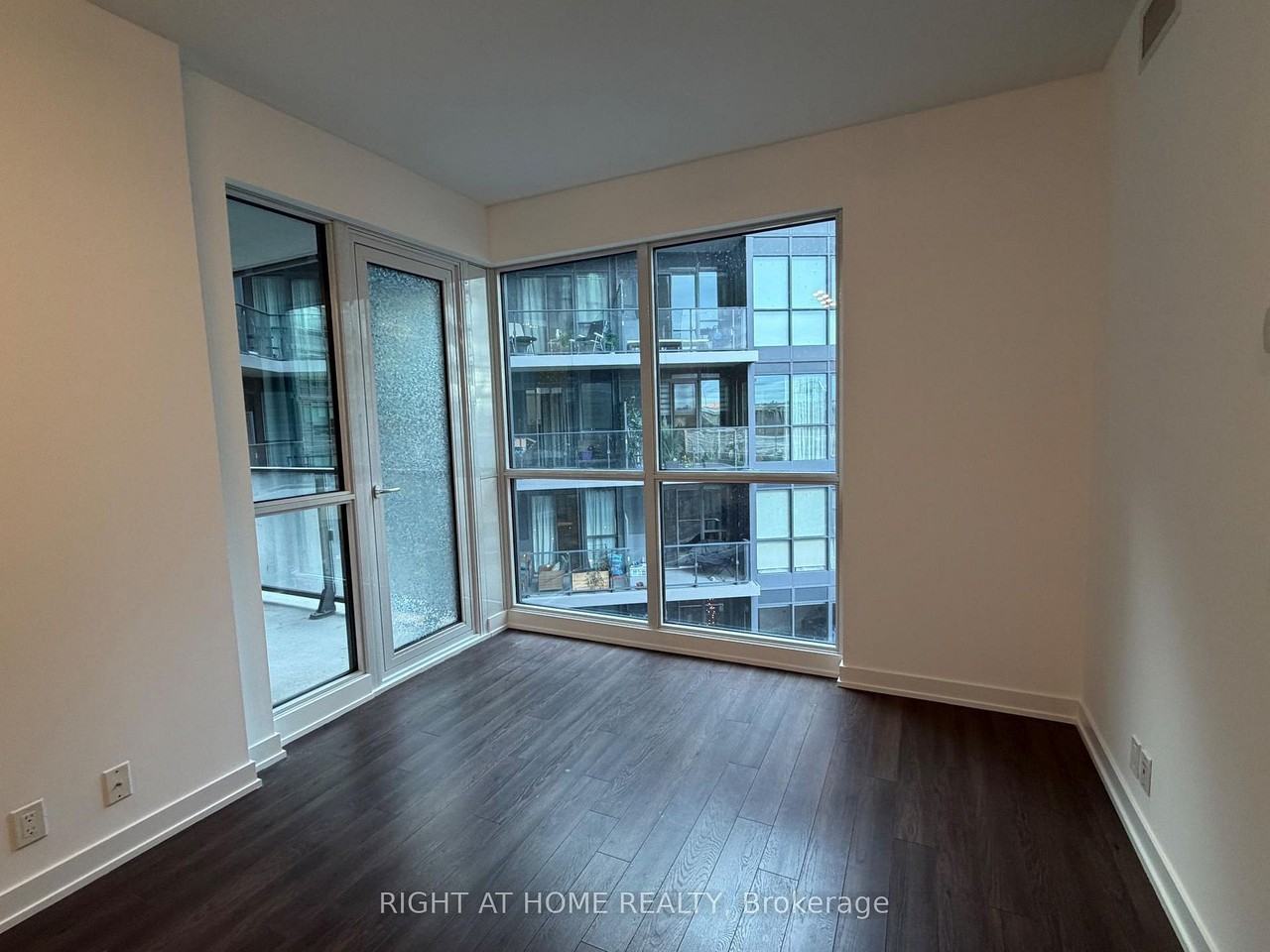 10 Park Lawn Road #522 - Photo 5 of 9