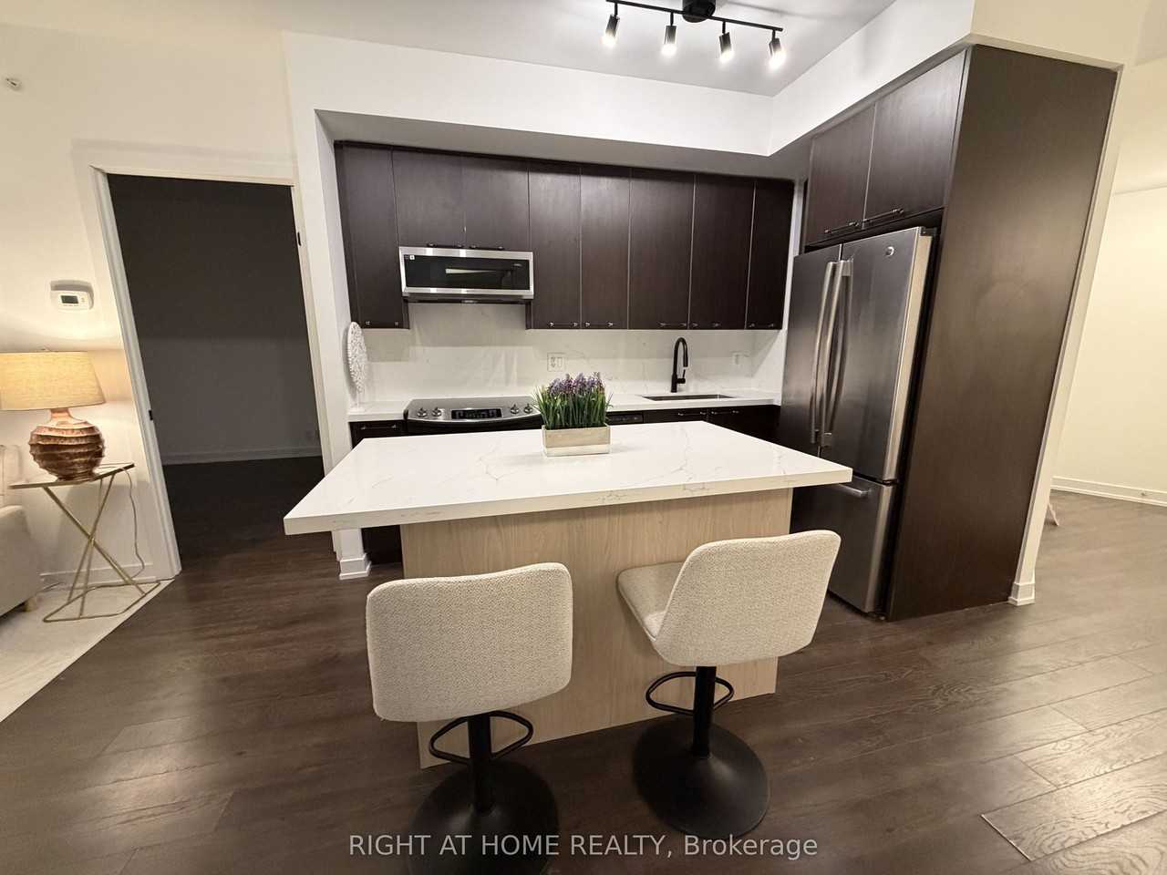 10 Park Lawn Road #522 - Photo 3 of 9