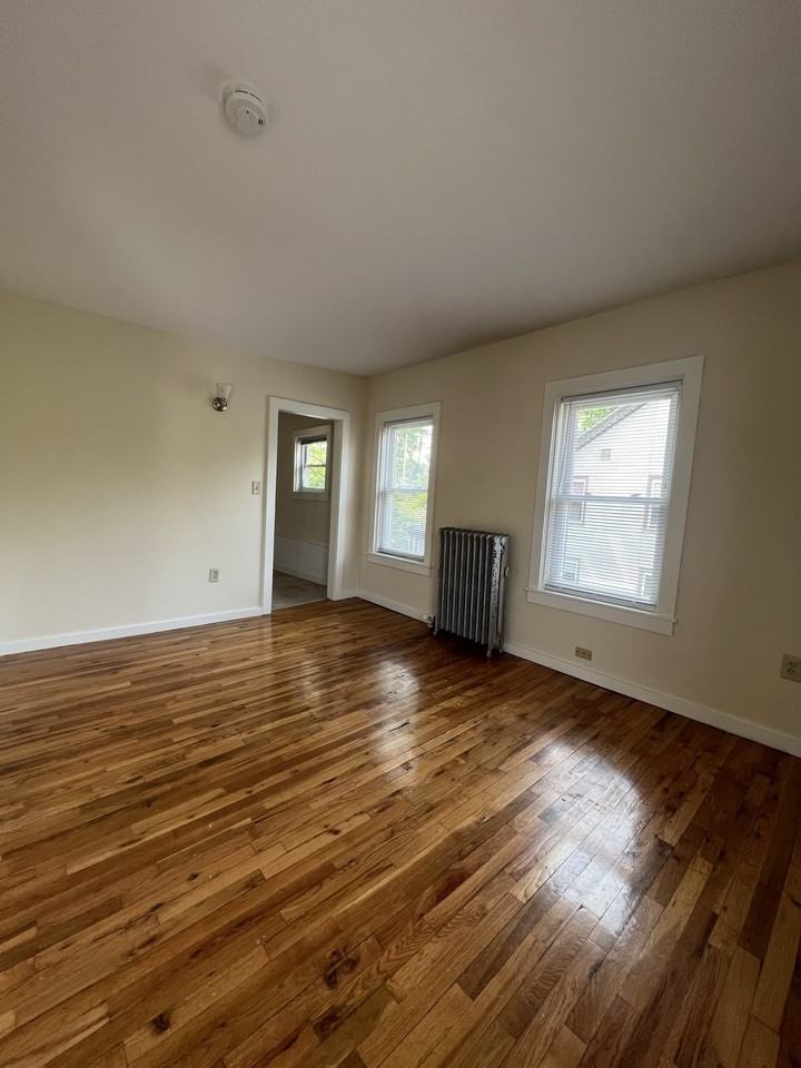 98 Market St #2 - Photo 4 of 11