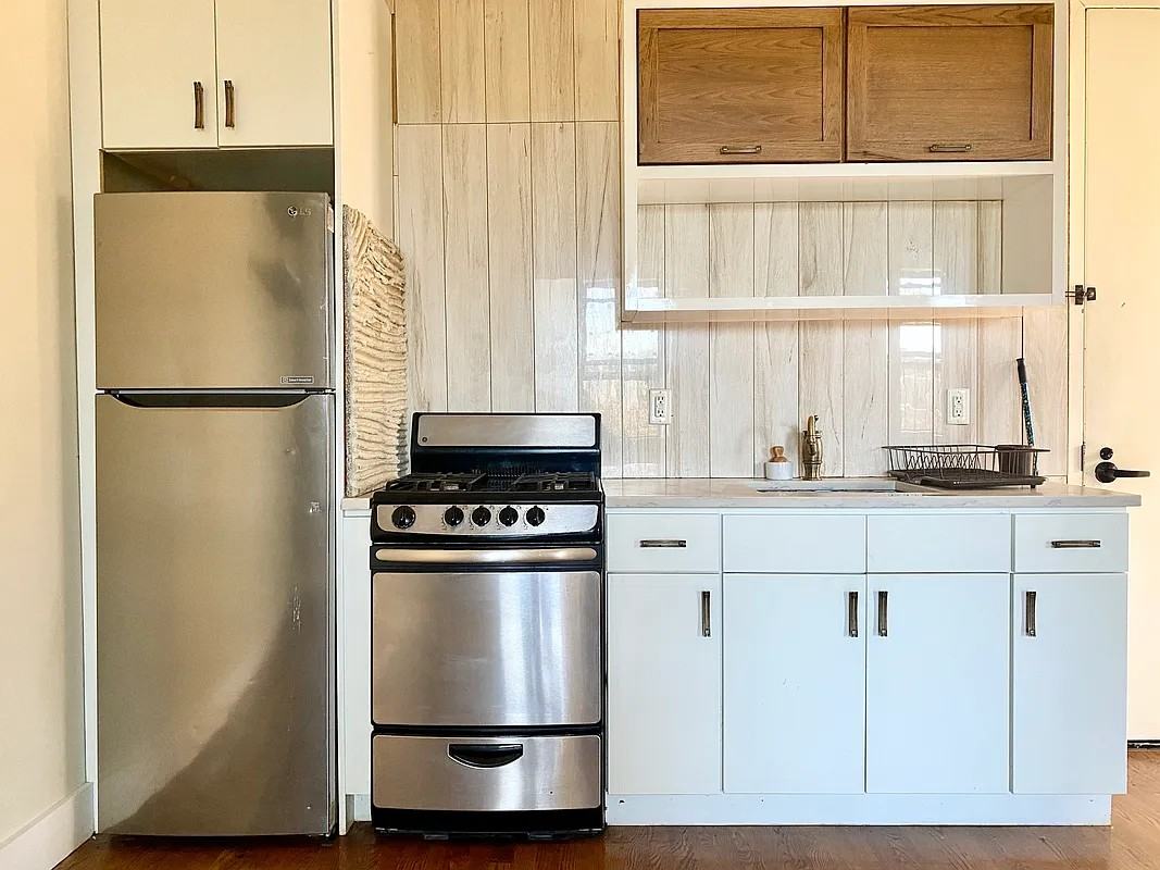 565 Evergreen Avenue #3 - Photo 3 of 7