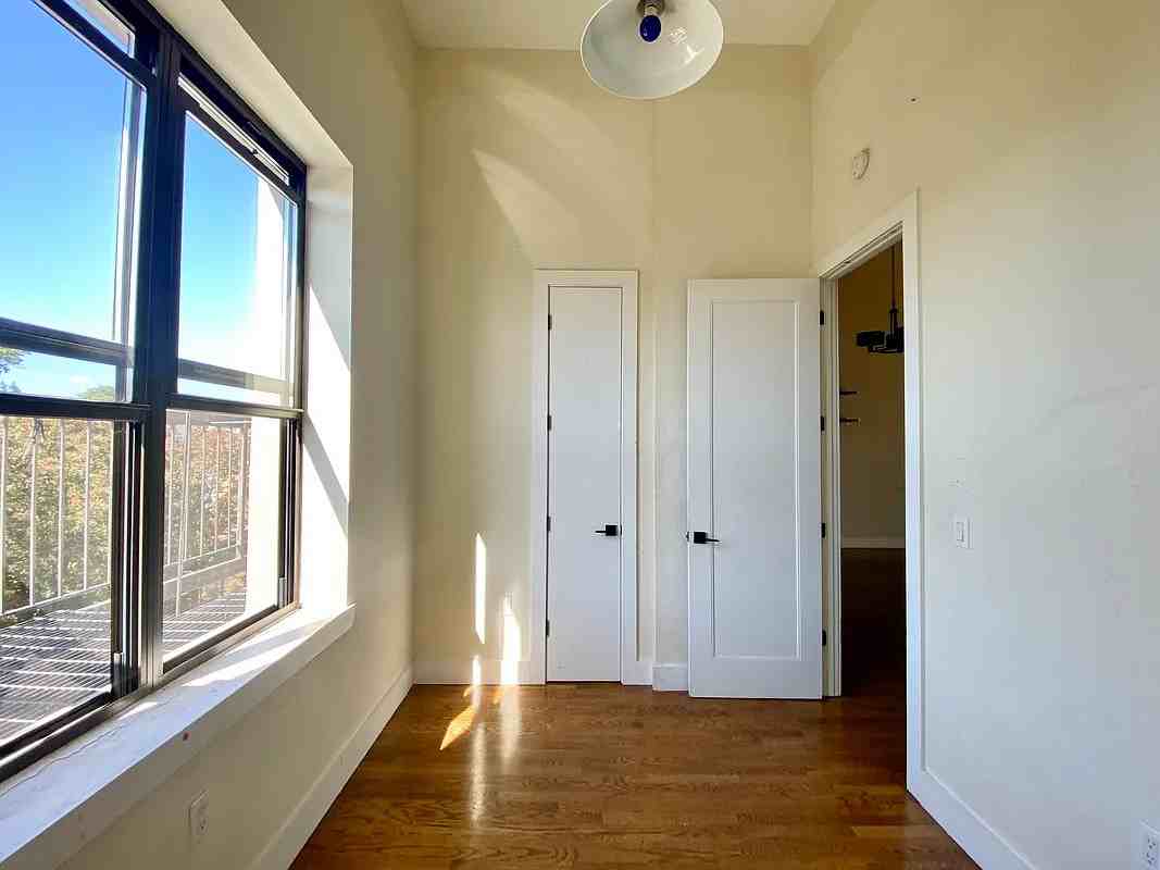 565 Evergreen Avenue #3 - Photo 7 of 7