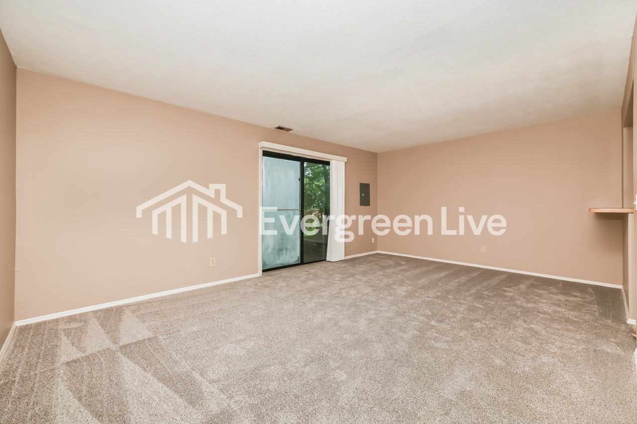 2465 Cross Village Dr - Photo 3 of 15