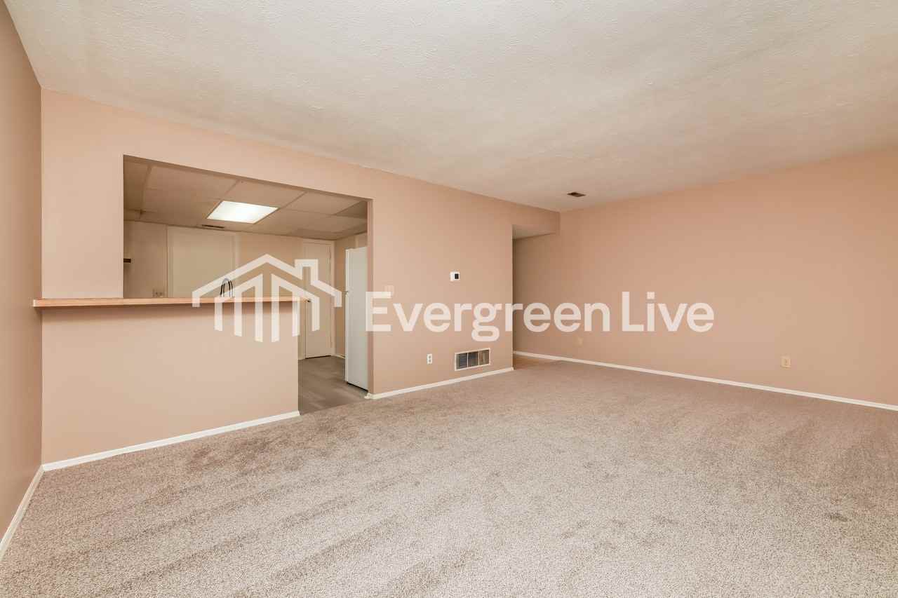 2465 Cross Village Dr - Photo 4 of 15