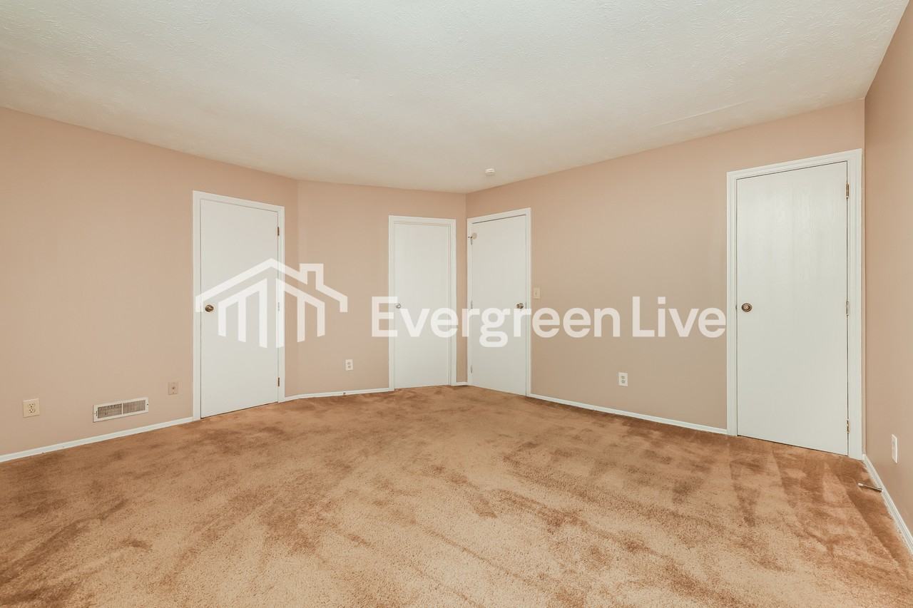 2465 Cross Village Dr - Photo 7 of 15