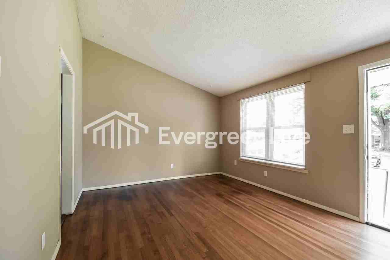 1597 Whitehead Dr - Photo 4 of 15
