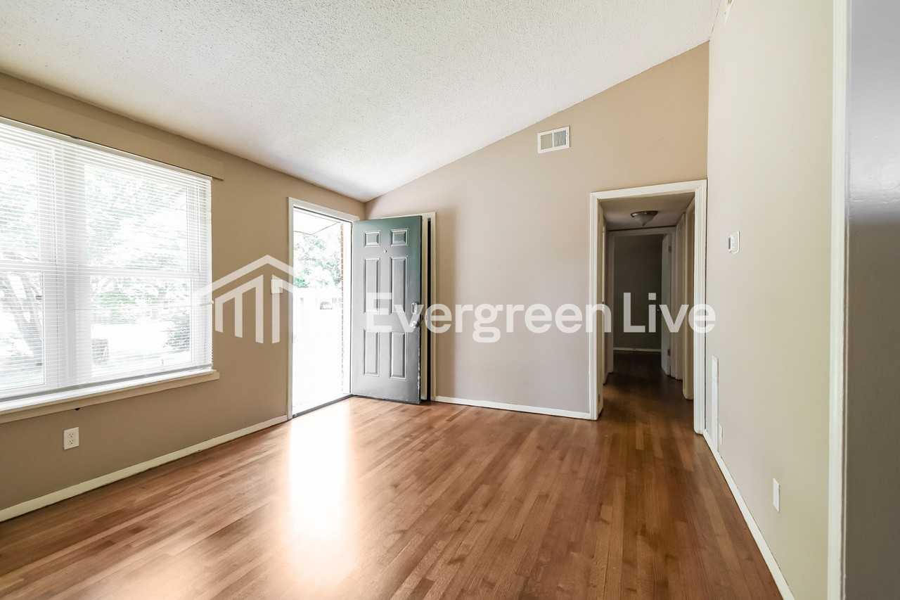 1597 Whitehead Dr - Photo 5 of 15