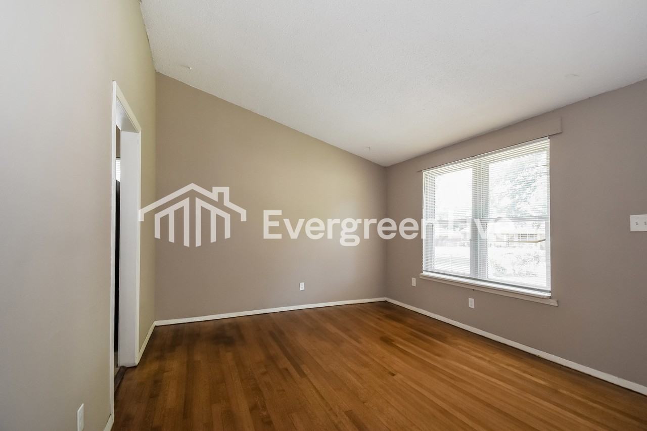 1597 Whitehead Dr - Photo 6 of 15
