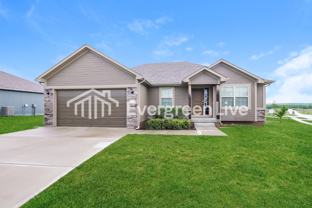 900 Sw Chickadee Dr - Photo 1 of 1