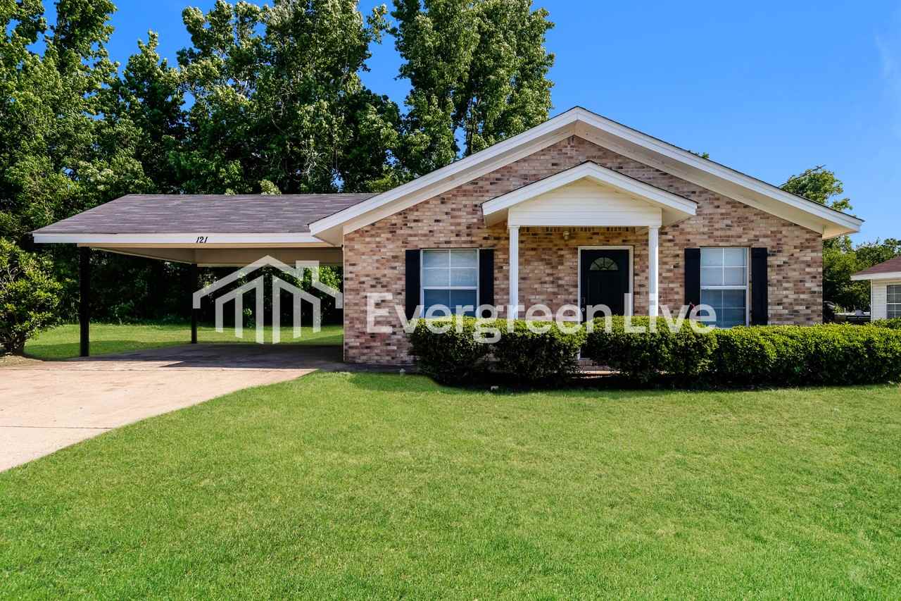 121 Davis Ave