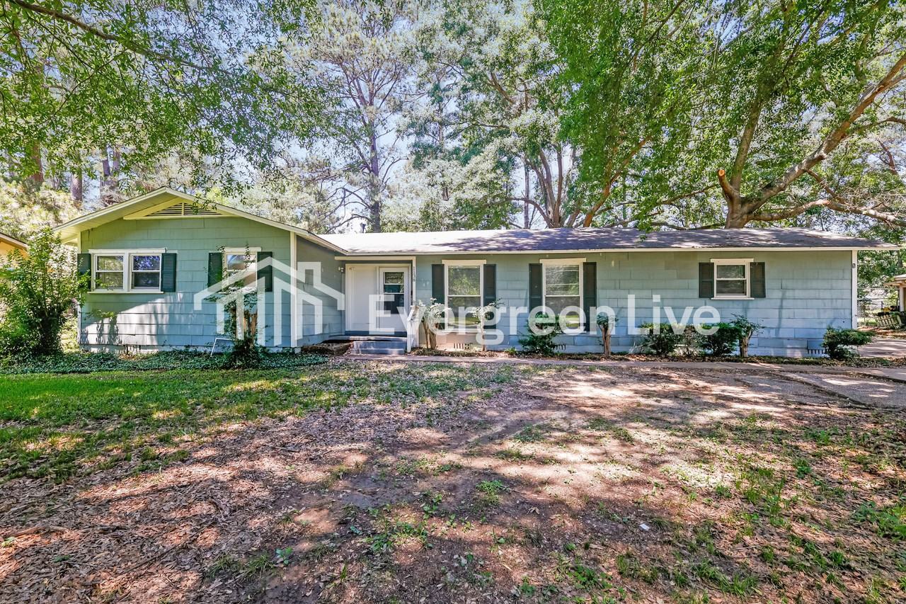 1138 Adkins Blvd