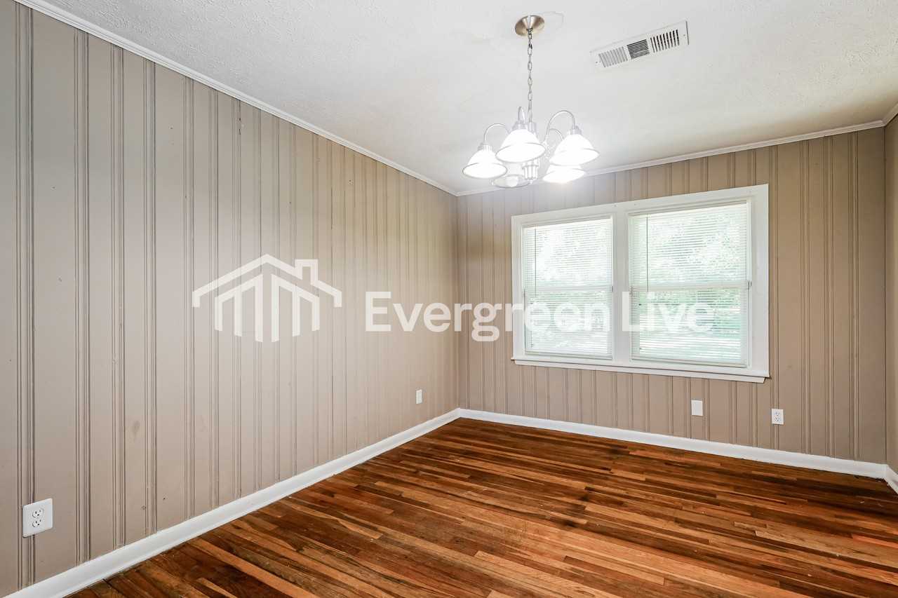 1138 Adkins Blvd - Photo 5 of 15