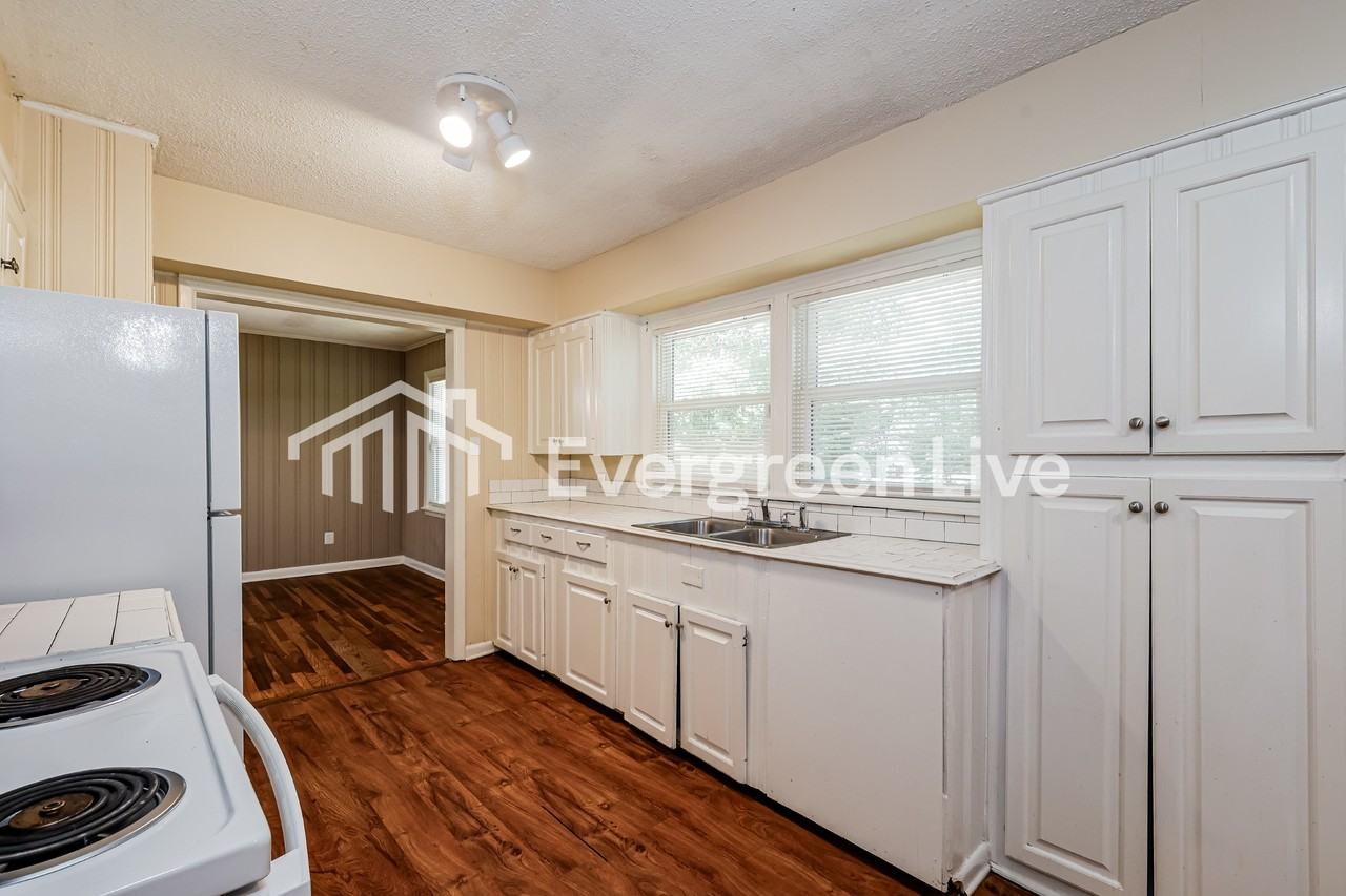 1138 Adkins Blvd - Photo 7 of 15
