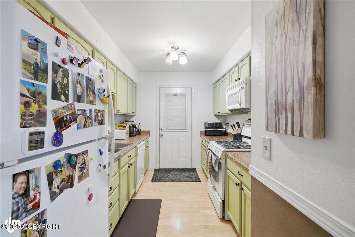 11288 Wood River Way - Photo 5 of 29