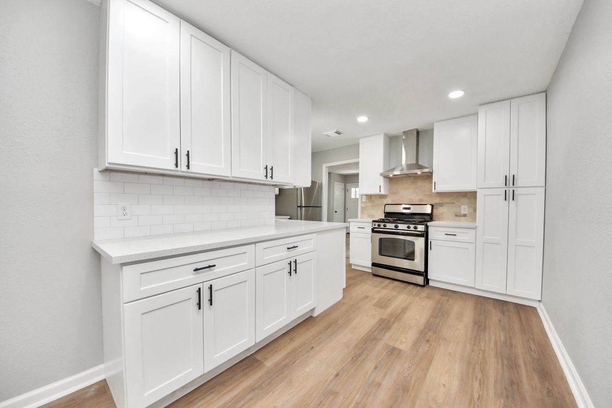 710 Canary Cir - Photo 4 of 28