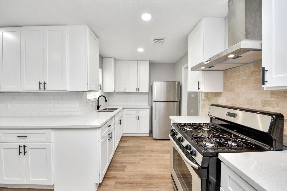 710 Canary Cir - Photo 6 of 28