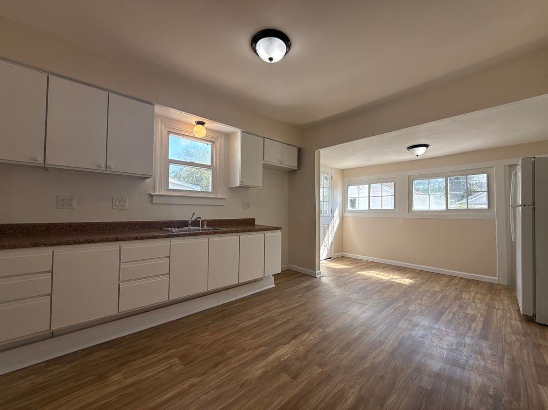 905 Vanderburgh Ave - Photo 5 of 5