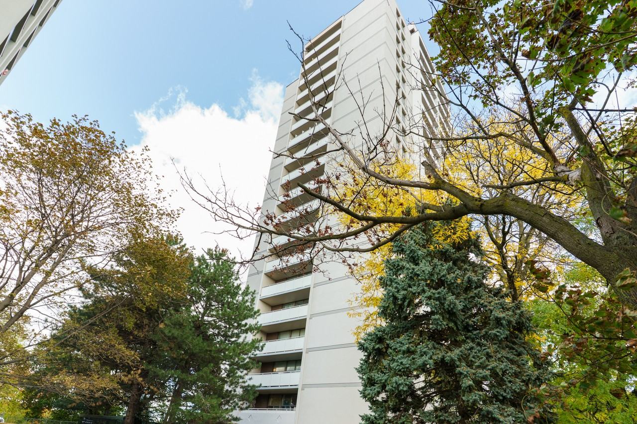 1010 Broadview Ave - Photo 4 of 50