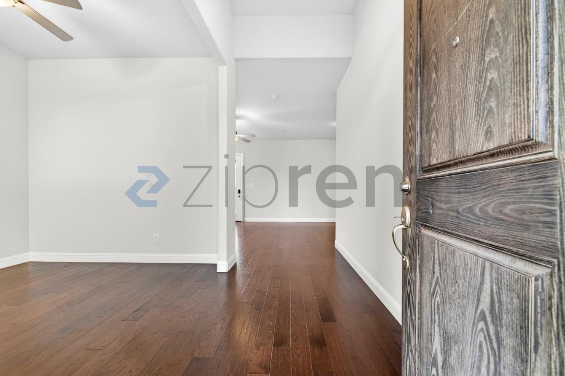 8451 Bronzegate Trl - Photo 4 of 37