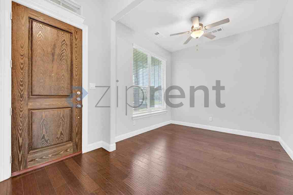 8451 Bronzegate Trl - Photo 6 of 37