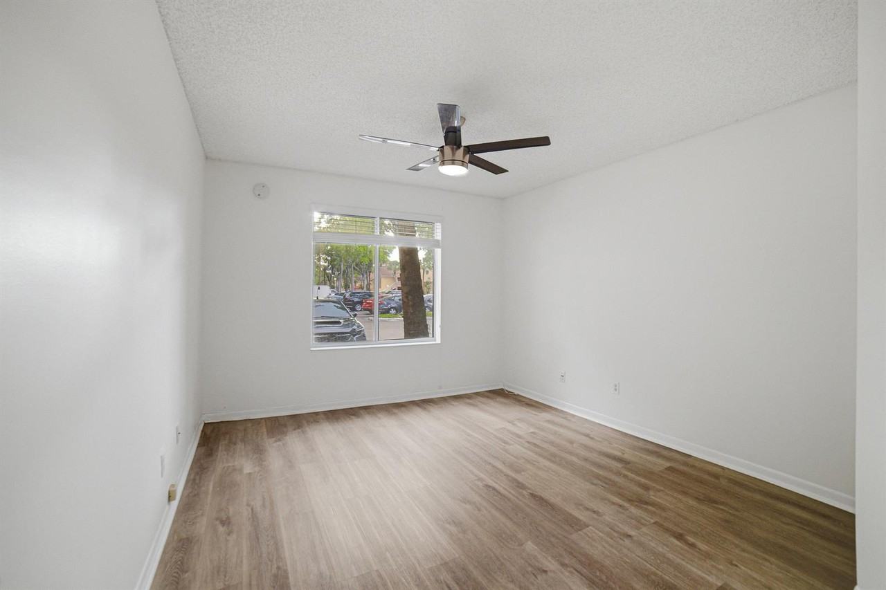 1041 Coral Club Drive #1041 - Photo 6 of 8