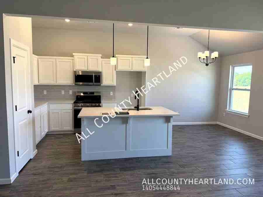 1017 Redwood Creek Dr - Photo 3 of 5