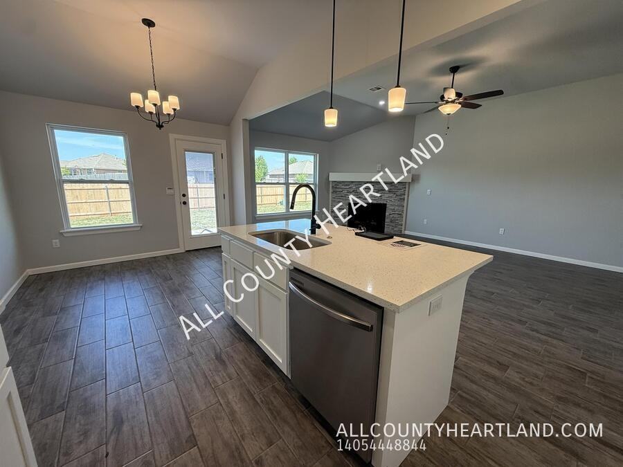 1017 Redwood Creek Dr - Photo 4 of 5