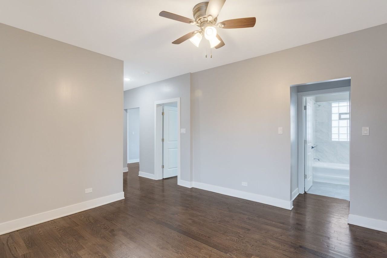 8022 South Ellis Avenue #1B - Photo 2 of 8