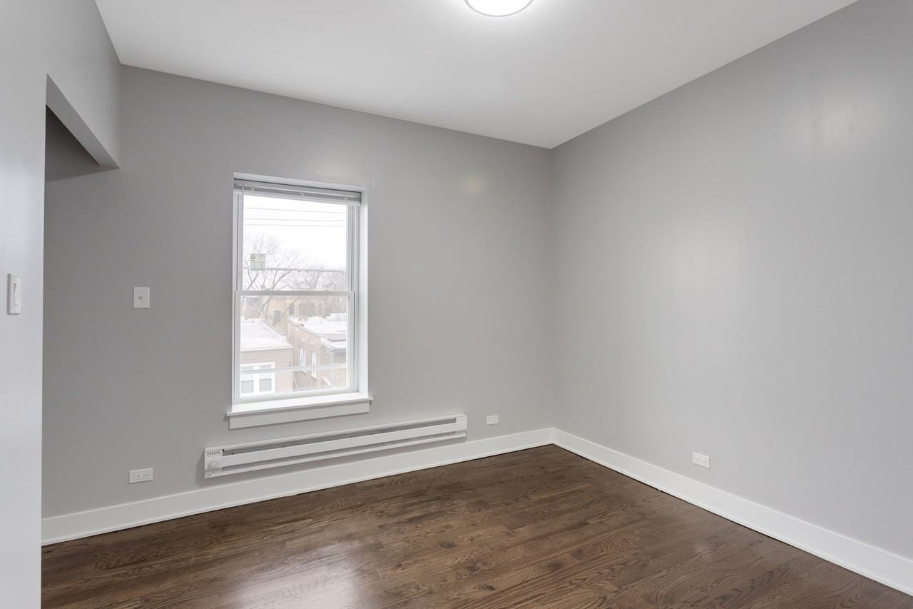 8022 South Ellis Avenue #1B - Photo 7 of 8