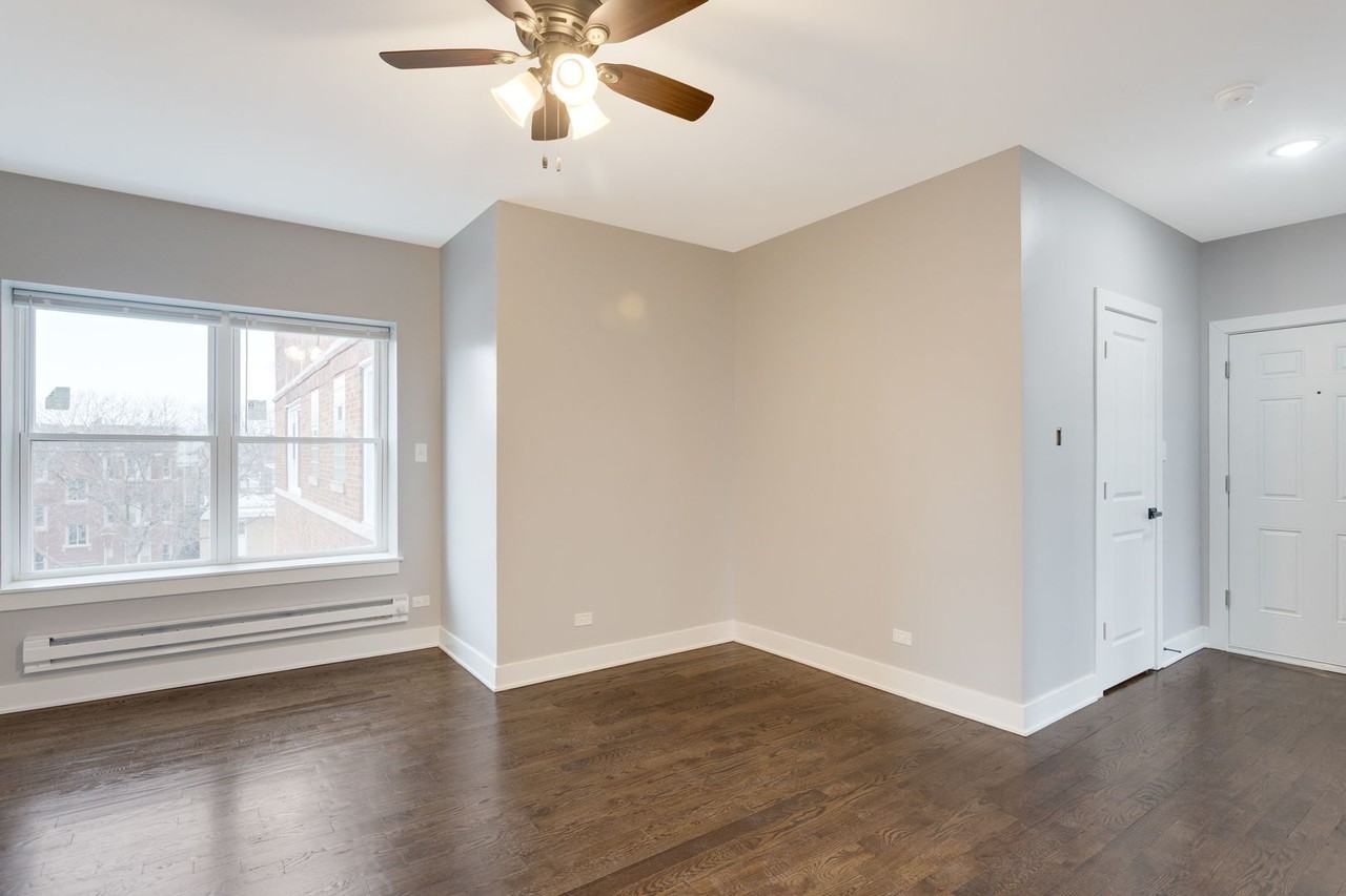 8022 South Ellis Avenue #1B - Photo 3 of 8