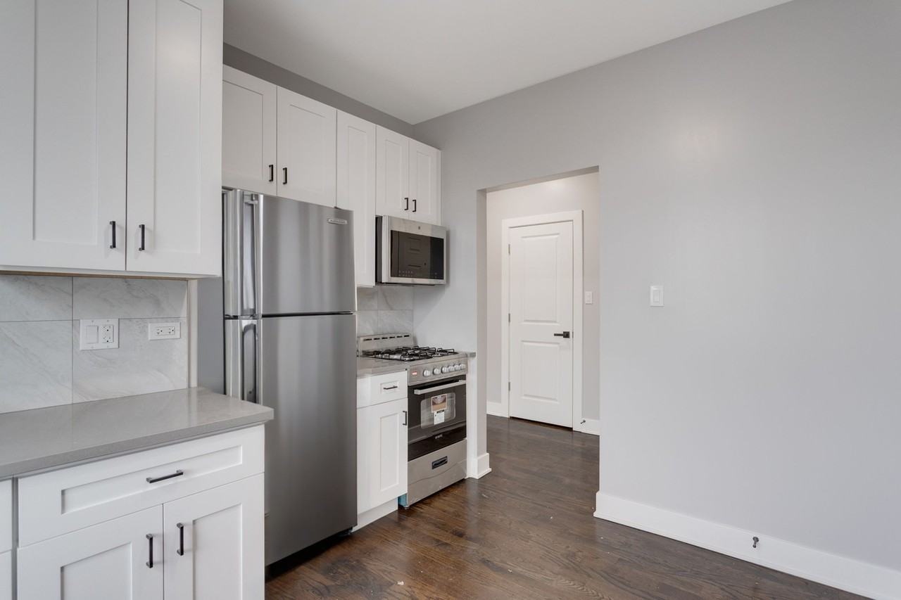 8022 South Ellis Avenue #1B - Photo 6 of 8