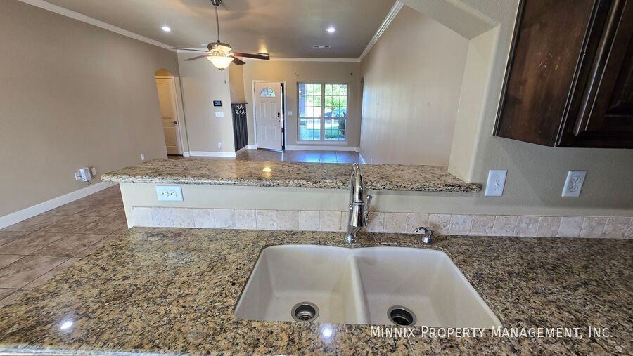 7401 Beeson St - Photo 4 of 27