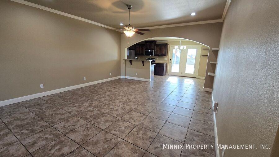 7401 Beeson St - Photo 5 of 27