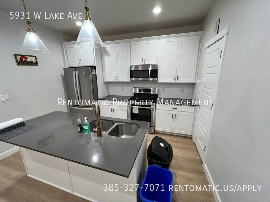 5931 W Lake Ave - Photo 4 of 17