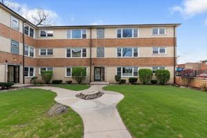 featured image of S Jeffery Blvd & E 79th St #3E