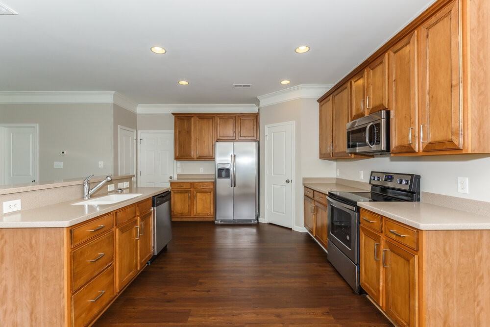 5721 Verrazano Dr - Photo 6 of 17