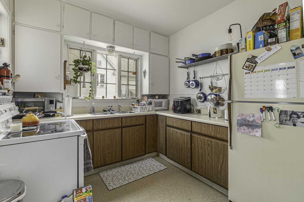 407 N Ashley St #2 - Photo 3 of 11