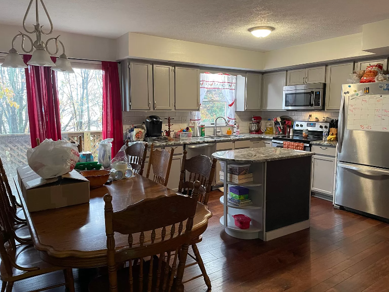 235 Emerald Dr - Photo 2 of 6