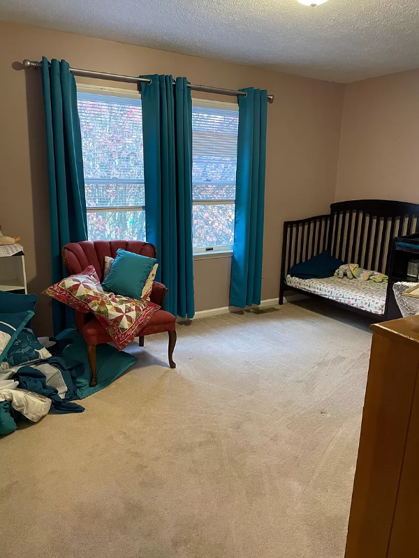 235 Emerald Dr - Photo 4 of 6