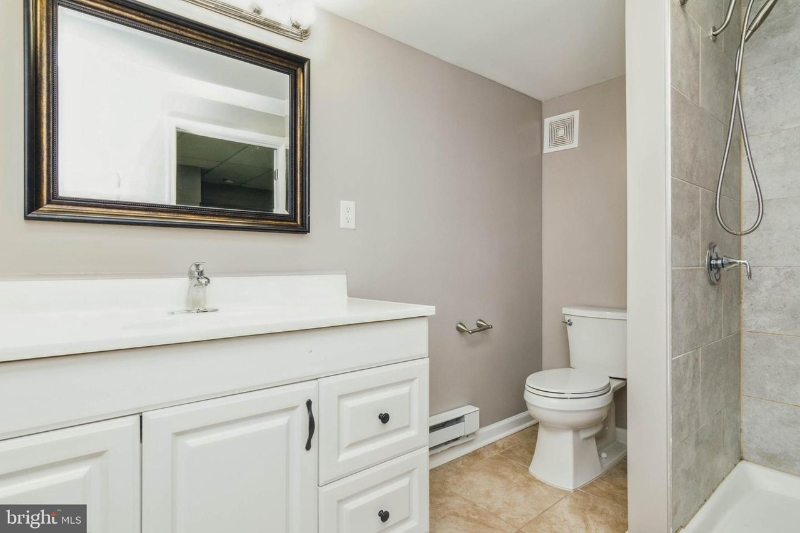 412 N Washington St - Photo 2 of 6