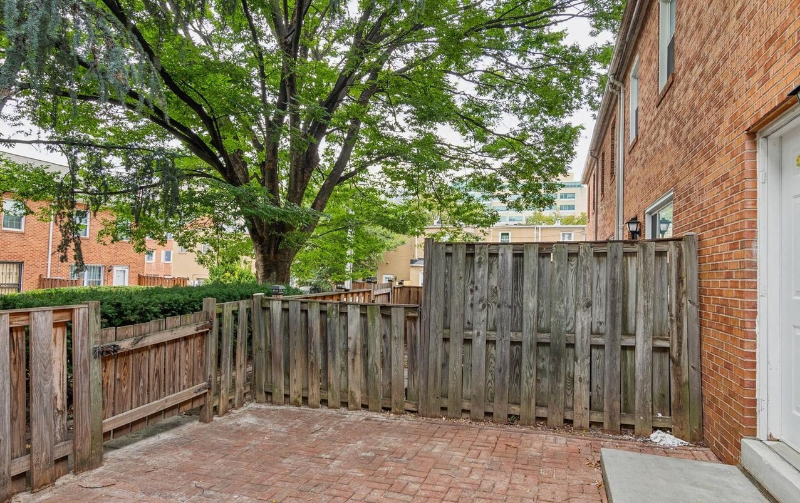 412 N Washington St - Photo 5 of 6