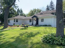 featured image of 842 W 7th St