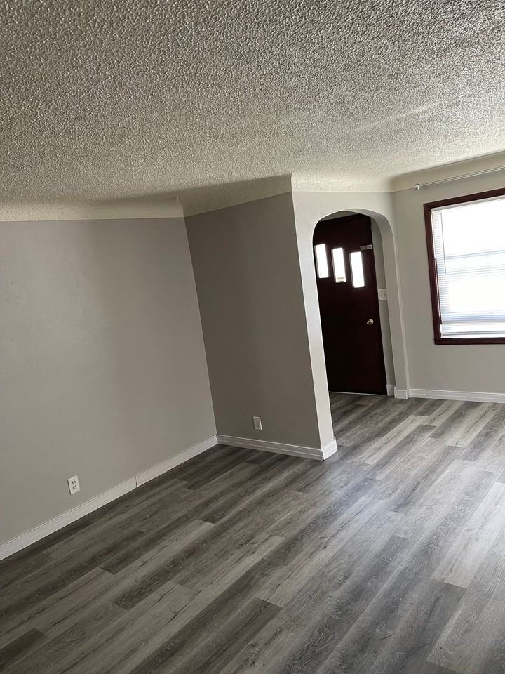 837 25th Ave N #1 - Photo 6 of 8