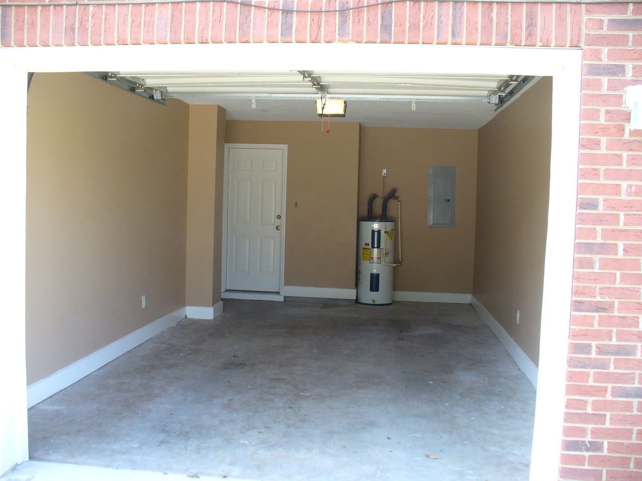 734 Hopkins St - Photo 2 of 16