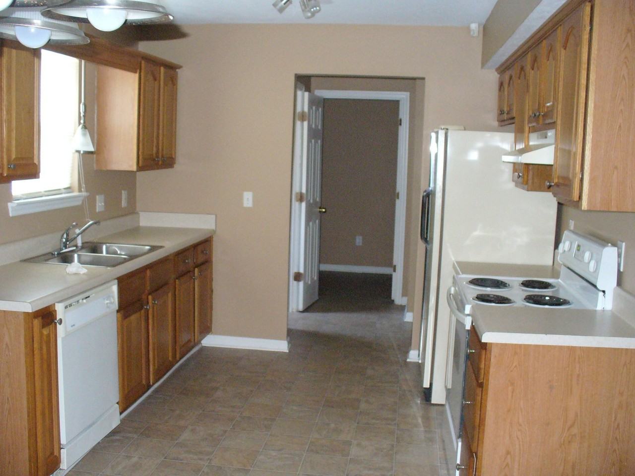 734 Hopkins St - Photo 6 of 16