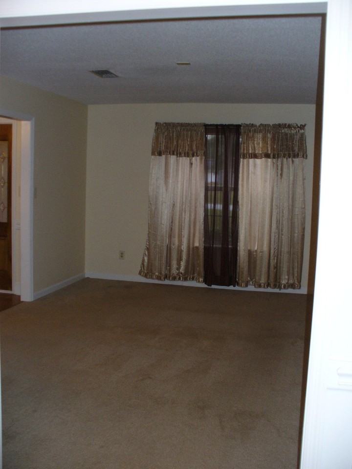 1013 Pleasant Valley Dr - Photo 5 of 19