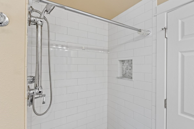 13341 31st Ave Ne - Photo 5 of 10