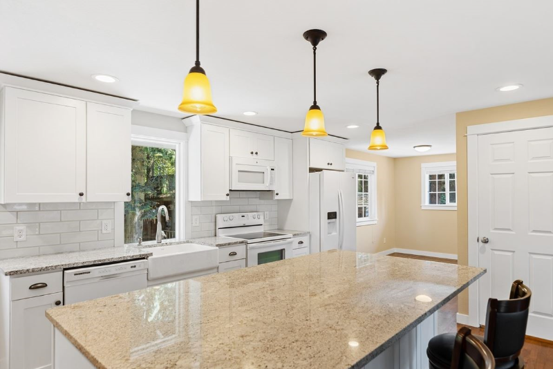 13341 31st Ave Ne - Photo 6 of 10