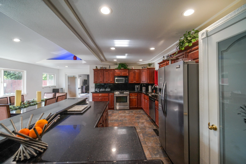 683 Joaquin Ave - Photo 5 of 9
