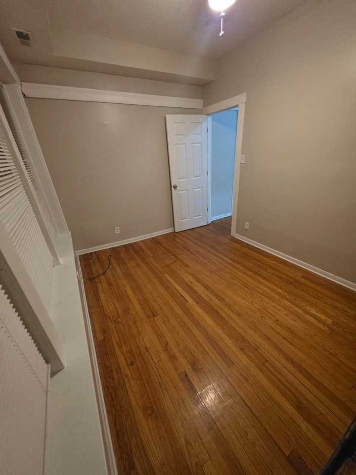 11033 S Vernon Ave #1B - Photo 7 of 12